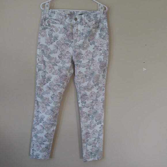 Seven7 High Rise Skinny Tummy Less Floral Pant 10 Cream - Picture 2 of 16
